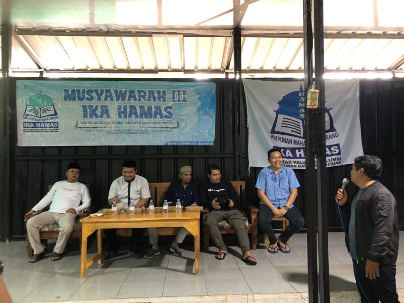 Musyawarah III IKA HAMAS saat berlangsungnya sidang pemilihan Ketua Umum di Warkop 1926, Kramatwatu, Kabupaten Serang, Sabtu, 27 Desember 2025