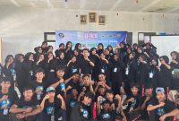 Peserta LDKS SMK Bina Insani Cijeruk Kecamatan Mekarbaru mengikuti sesi pembekalan kepemimpinan dan organisasi bersama narasumber dari GAMSUT selama tiga hari kegiatan