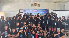 Peserta LDKS SMK Bina Insani Cijeruk Kecamatan Mekarbaru mengikuti sesi pembekalan kepemimpinan dan organisasi bersama narasumber dari GAMSUT selama tiga hari kegiatan