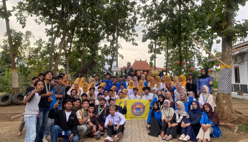 Peserta MAPABA II PMII Rayon FKIP dan Teknik Universitas Primagraha mengikuti rangkaian kaderisasi di Kebun Kebangsaan Walantaka, Kota Serang, Minggu, 21 Desember 2025