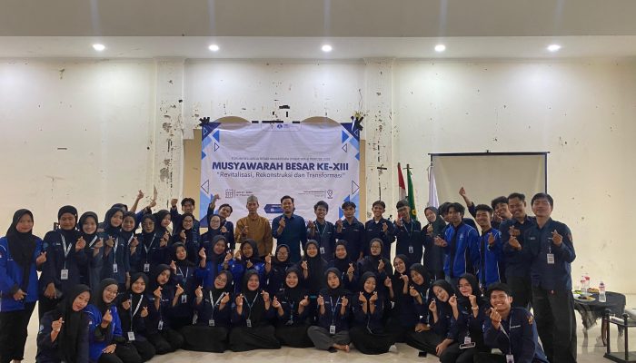 Peserta Musyawarah Besar XIII FKBM KIP-K mengikuti sidang pleno di Gedung KNPI Banten, Kota Serang, Jumat–Sabtu, 26–27 Desember 2025