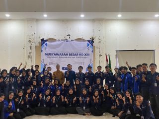 Peserta Musyawarah Besar XIII FKBM KIP-K mengikuti sidang pleno di Gedung KNPI Banten, Kota Serang, Jumat–Sabtu, 26–27 Desember 2025