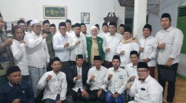 Pj Ketua Umum PBNU KH Zulfa Musthofa menyerukan NU Banten agar memperkuat kekompakan dengan PBNU setelah berkunjung kepada Abuya Muhtadi di Cidahu. Silaturahmi itu menegaskan pentingnya soliditas NU demi stabilitas nasional.
