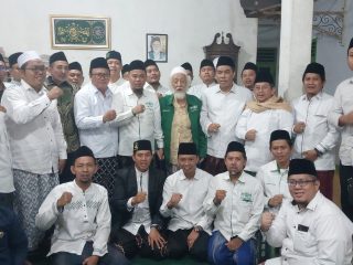 Pj Ketua Umum PBNU KH Zulfa Musthofa menyerukan NU Banten agar memperkuat kekompakan dengan PBNU setelah berkunjung kepada Abuya Muhtadi di Cidahu. Silaturahmi itu menegaskan pentingnya soliditas NU demi stabilitas nasional.