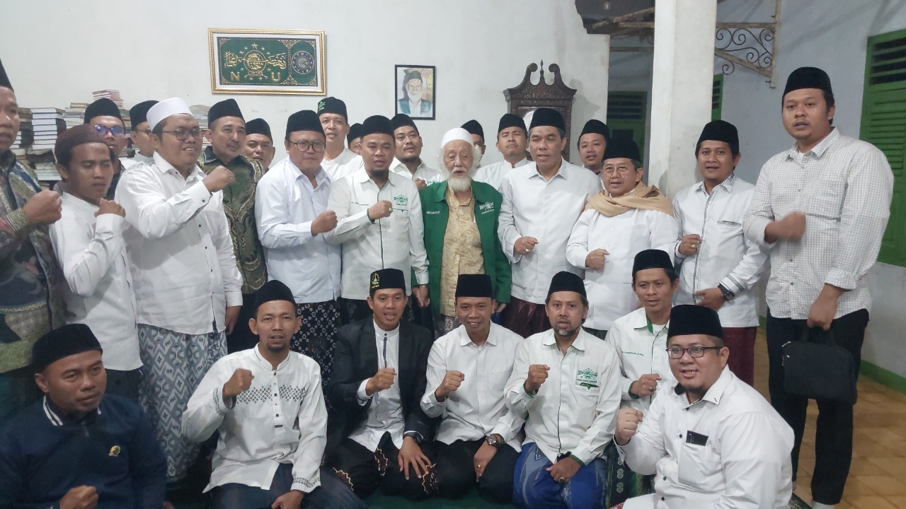 Pj Ketua Umum PBNU KH Zulfa Musthofa menyerukan NU Banten agar memperkuat kekompakan dengan PBNU setelah berkunjung kepada Abuya Muhtadi di Cidahu. Silaturahmi itu menegaskan pentingnya soliditas NU demi stabilitas nasional.