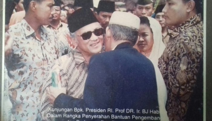KH Ahmad Aminudin Ibrahim, pendiri Pondok Pesantren Darul Iman Pandeglang, dikenal sebagai ulama yang menyampaikan langsung aspirasi pembentukan Provinsi Banten kepada Presiden BJ Habibie pada 5 Februari 1998.