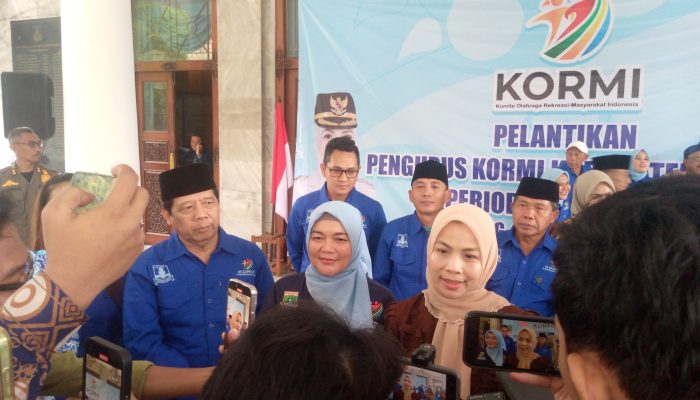 Prosesi pelantikan berlangsung khidmat dan lancar, serta dihadiri oleh Ibu Bupati Serang Ratu Rachmatuzakiyah, jajaran pemerintah daerah, dan tamu undangan lainnya.