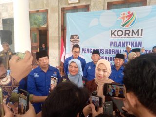 Prosesi pelantikan berlangsung khidmat dan lancar, serta dihadiri oleh Ibu Bupati Serang Ratu Rachmatuzakiyah, jajaran pemerintah daerah, dan tamu undangan lainnya.