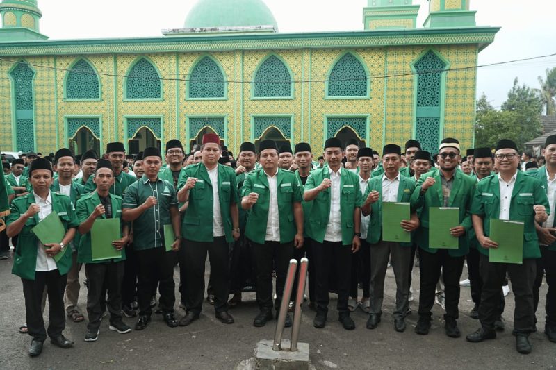 Ribuan kader GP Ansor dan Banser mengikuti apel dan pelantikan pengurus ranting se-Kabupaten Tangerang di Pondok Pesantren Miftahul Khaer, Curug, Sabtu, 27 Desember 2025