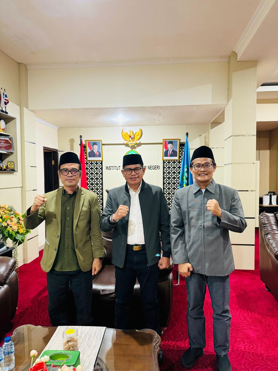 Rombongan UIN Sultan Maulana Hasanuddin Banten saat melakukan studi tiru Program Rekognisi Pembelajaran Lampau di IAIN Kendari, Sulawesi Tenggara, Sabtu, 27 Desember 2025