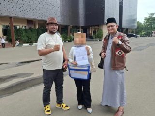 Seorang perempuan di Cilegon melaporkan dugaan investasi bodong tambang pasir ke Polda Banten setelah mengalami kerugian lebih dari Rp170 juta.