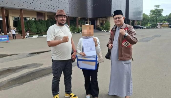Seorang perempuan di Cilegon melaporkan dugaan investasi bodong tambang pasir ke Polda Banten setelah mengalami kerugian lebih dari Rp170 juta.