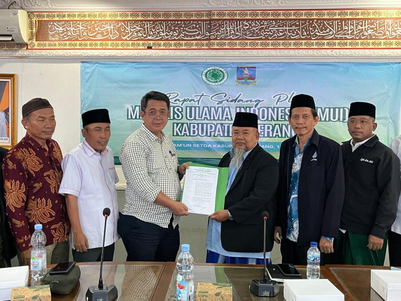 Suasana rapat pleno Dewan Pimpinan MUI Kabupaten Serang di Aula TB Sam’un, Setda Kabupaten Serang, saat penetapan KH Muhit Karna sebagai Ketua Umum MUI Kabupaten Serang, Sabtu, 13 Desember 2025