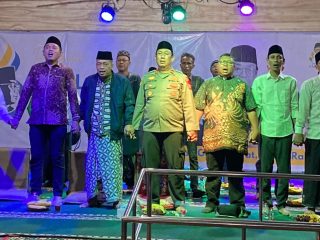 Tokoh lintas agama dan masyarakat menghadiri peringatan Haul Gus Dur ke-16 yang digelar Gusdurian Karawang di Pondok Pesantren Al Hijaz, Klari, Karawang.