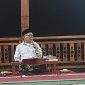 Ulama Banten KH Matin Syarkowi memberikan penjelasan keagamaan di lingkungan Pondok Pesantren Al-Fathaniyah, Kota Serang, merespons polemik peci hitam yang ramai di media sosial