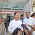 Wakil Bupati Serang Muhammad Najib Hamas meninjau langsung fasilitas UPTD Laboratorium Lingkungan Hidup Kabupaten Serang saat inspeksi mendadak, Rabu, 17 Desember 2025