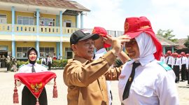 Wakil Bupati Serang Muhammad Najib Hamas menutup Pusdiklatsar Paskibra Kabupaten Serang Angkatan 2026 Tahun 2025 di SMKN 1 Kragilan, Senin, 22 Desember 2025, disaksikan ratusan peserta dari SMA, SMK, dan MA se-Kabupaten Serang.