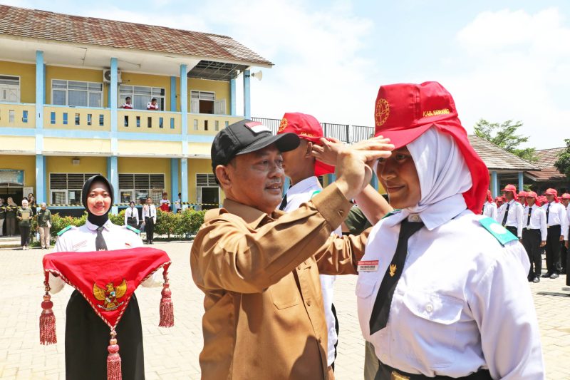 Wakil Bupati Serang Muhammad Najib Hamas menutup Pusdiklatsar Paskibra Kabupaten Serang Angkatan 2026 Tahun 2025 di SMKN 1 Kragilan, Senin, 22 Desember 2025, disaksikan ratusan peserta dari SMA, SMK, dan MA se-Kabupaten Serang.