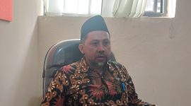 Wakil Ketua IV Baznas Provinsi Banten, Suhud, saat menyampaikan arah kebijakan pembenahan administrasi dan pengembangan SDM di Kantor Baznas Banten, Selasa, 30 Desember 2025