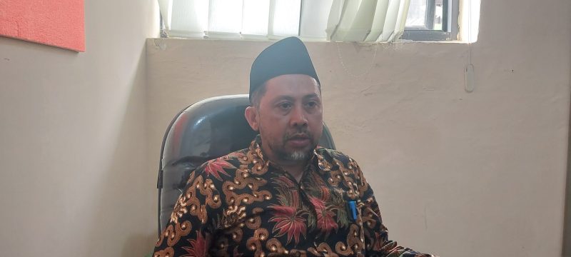 Wakil Ketua IV Baznas Provinsi Banten, Suhud, saat menyampaikan arah kebijakan pembenahan administrasi dan pengembangan SDM di Kantor Baznas Banten, Selasa, 30 Desember 2025