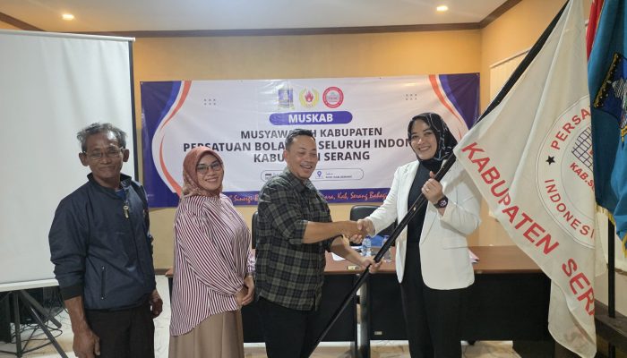Wartini usai ditetapkan sebagai Ketua PBVSI Kabupaten Serang periode 2026–2030 dalam Muskab di Kantor KONI Kabupaten Serang, Jumat, 19 Desember 2025