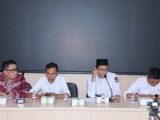 Anggota KPU Kabupaten Serang bersama narasumber dari UIN SMH Banten, KPU Banten, dan Bawaslu Banten saat Webinar Literasi Politik Generasi Pemilih Masa Depan yang digelar secara daring, Senin, 22 Desember 2025