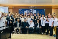 Yudi Budi Wibowo usai ditetapkan secara aklamasi sebagai Ketua Karang Taruna Provinsi Banten periode 2025–2030 dalam Temu Karya VI di Hotel Aston Serang, disaksikan jajaran pengurus dan undangan, Sabtu, 27 Desember 2025