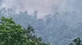 Aparat gabungan dan petugas BPBD Kabupaten Serang melakukan pengecekan lokasi longsor di kawasan Gunung Kaupas, Kecamatan Padarincang.