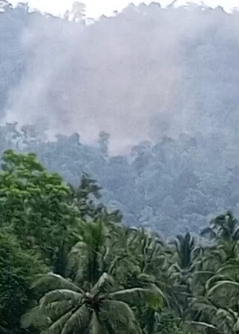 Aparat gabungan dan petugas BPBD Kabupaten Serang melakukan pengecekan lokasi longsor di kawasan Gunung Kaupas, Kecamatan Padarincang.