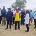 Bupati Serang Ratu Rachmatuzakiyah bersama Mendes PDT RI Yandri Susanto saat meninjau kesiapan pengamanan kawasan wisata Pantai Anyer menjelang malam Tahun Baru