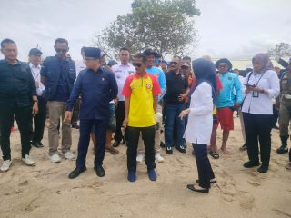 Pantai Anyer Dipadati Wisatawan Tahun Baru, Bupati Serang dan Mendes PDT Turun Tangan Pastikan Keamanan Maksimal