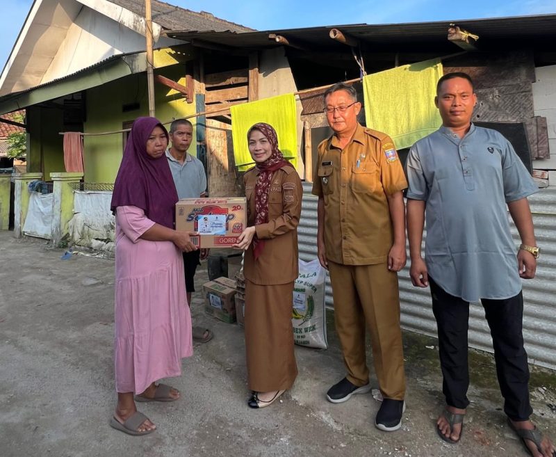 Bupati Serang Ratu Rachmatuzakiyah meninjau lokasi longsor di Kampung Kedung Cinde, Desa Katulisan, Kecamatan Cikeusal