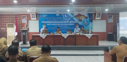 Bupati Serang Ratu Rachmatuzakiyah menyerahkan Dokumen Pelaksanaan Anggaran (DPA) SKPD Tahun Anggaran 2026 di Aula TB Suandi, Sekretariat Daerah Kabupaten Serang, Selasa, 13 Januari 2026