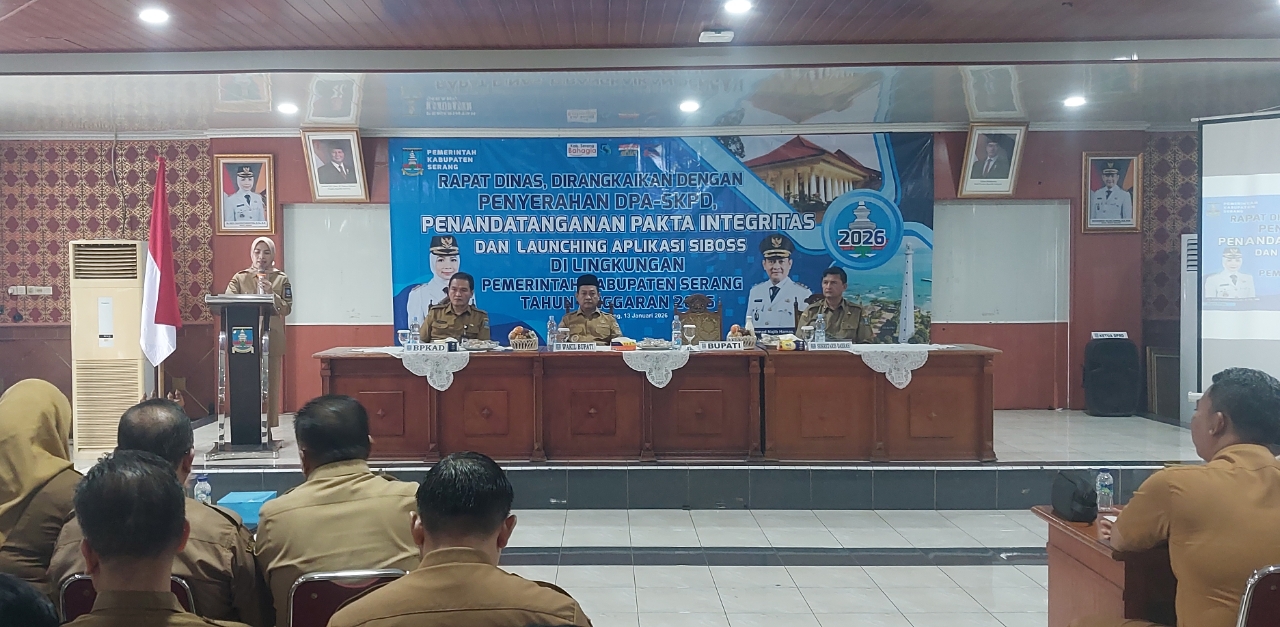 Bupati Serang Ratu Rachmatuzakiyah menyerahkan Dokumen Pelaksanaan Anggaran (DPA) SKPD Tahun Anggaran 2026 di Aula TB Suandi, Sekretariat Daerah Kabupaten Serang, Selasa, 13 Januari 2026