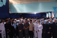 Bupati Serang Ratu Rachmatuzakiyah saat melantik ratusan pejabat pimpinan tinggi, administrator, dan pengawas di ruang terbuka Kampung Seni Yudha Asri, Kecamatan Bandung, Jumat, 9 Januari 2026