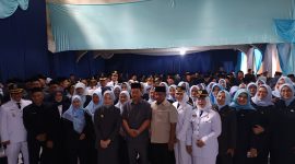 Bupati Serang Ratu Rachmatuzakiyah saat melantik ratusan pejabat pimpinan tinggi, administrator, dan pengawas di ruang terbuka Kampung Seni Yudha Asri, Kecamatan Bandung, Jumat, 9 Januari 2026