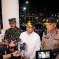 Gubernur Banten Andra Soni dan Kapolda Banten Irjen Pol Hengki mengikuti konferensi video Operasi Lilin 2025 yang dipimpin Kapolri Jenderal Listyo Sigit Prabowo dari Gedung Negara Provinsi Banten, Rabu malam, 31 Desember 2025.