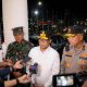 Gubernur Banten Andra Soni dan Kapolda Banten Irjen Pol Hengki mengikuti konferensi video Operasi Lilin 2025 yang dipimpin Kapolri Jenderal Listyo Sigit Prabowo dari Gedung Negara Provinsi Banten, Rabu malam, 31 Desember 2025.