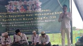 Ketua Fraksi DPRD Kabupaten Serang Ahmad Muhibbin menyampaikan sambutan pada peringatan Haul ke-338 Syekh Kicili Bayun yang dirangkaikan dengan Isra Mi’raj Nabi Muhammad SAW di Maqbaroh Keramat Syekh Kicili Bayun, Desa Cibodas, Kecamatan Tanara, Kabupaten Serang, Minggu, 18 Januari 2026
