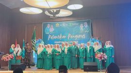 Jajaran pengurus PC Fatayat NU Kota Serang masa khidmat 2025–2030 berfoto bersama usai pelantikan di Aula PUPR Provinsi Banten, Sabtu, 18 Januari 2026