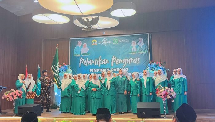 Jajaran pengurus PC Fatayat NU Kota Serang masa khidmat 2025–2030 berfoto bersama usai pelantikan di Aula PUPR Provinsi Banten, Sabtu, 18 Januari 2026