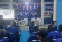 Kepala BPOKK Partai Demokrat Syahril Fausi saat memberikan materi pendidikan politik kepada pengurus PAC se-Kabupaten Serang di Kantor DPC Demokrat, Rabu, 31 Desember 2025