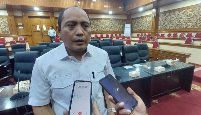 Ketua DPRD Kabupaten Serang Bahrul Ulum saat memimpin rapat Badan Anggaran membahas arah pembangunan daerah tahun 2027, pada Rabu, 21 Januari 2026