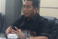 Ketua Fraksi Demokrat DPRD Kabupaten Serang Azwar Anas menyampaikan kritik terhadap lonjakan anggaran Dinas PUPR dalam rapat evaluasi bersama OPD terkait.