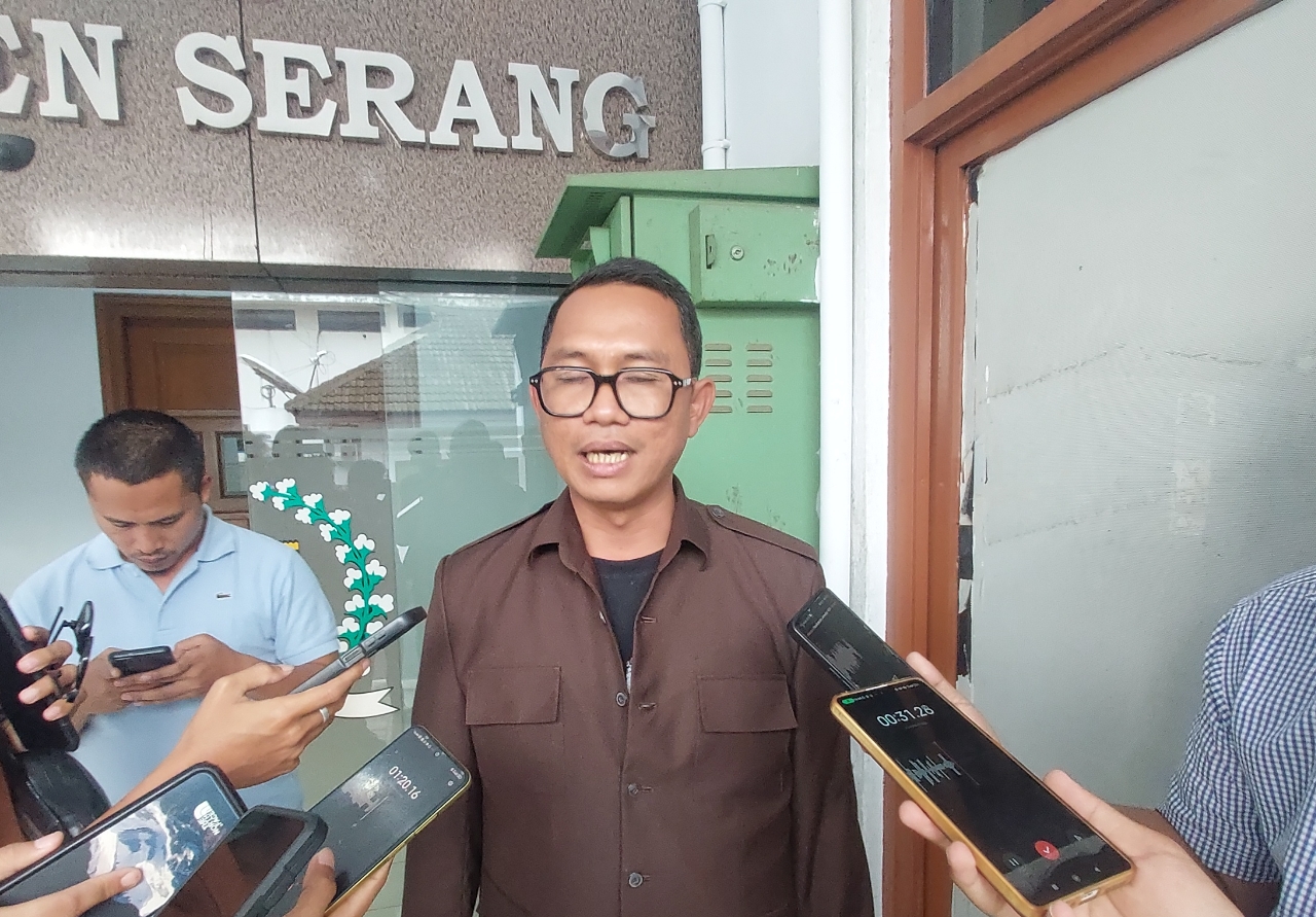 Ketua Fraksi Partai Gerindra DPRD Kabupaten Serang, Ahmad Muhibbin, menyampaikan kritik terhadap penanganan banjir saat rapat dengar pendapat bersama jajaran Pemkab Serang.
