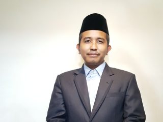 Ketua JKSN Banten KH Muhamad Robi Ulfi Zaini Thohir saat menyampaikan pernyataan dukungan terhadap KH Asep Saefudin Chalim jelang Muktamar NU ke-35, Rabu, 7 Januari 2026