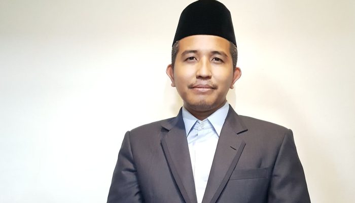 Ketua JKSN Banten KH Muhamad Robi Ulfi Zaini Thohir saat menyampaikan pernyataan dukungan terhadap KH Asep Saefudin Chalim jelang Muktamar NU ke-35, Rabu, 7 Januari 2026