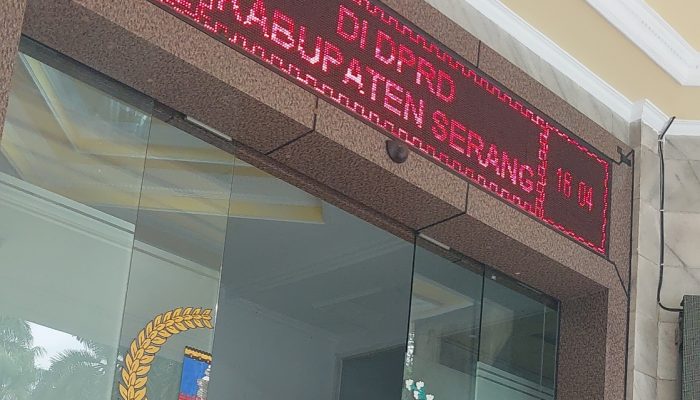 Ketua Komisi 3 DPRD Kabupaten Serang Supiyanto saat menyampaikan pandangan terkait evaluasi Pendapatan Asli Daerah (PAD) tahun 2025.