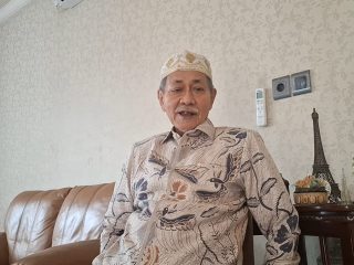 Ketua Umum PB Mathla’ul Anwar, H Embay Mulya Syarif, memberikan pernyataan terkait polemik materi komedi Pandji Pragiwaksono yang dilaporkan ke Polda Metro Jaya, saat ditemui di Kota Serang, Minggu, 25 Januari 2026