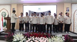 Ketua Umum PP Pemuda Muhammadiyah Dzulfikar Ahmad Tawalla bersama jajaran pengurus PDPM Kota Serang periode 2025–2029 usai prosesi pelantikan di Gedung Dakwah Muhammadiyah Banten, Senin, 19 Januari 2026